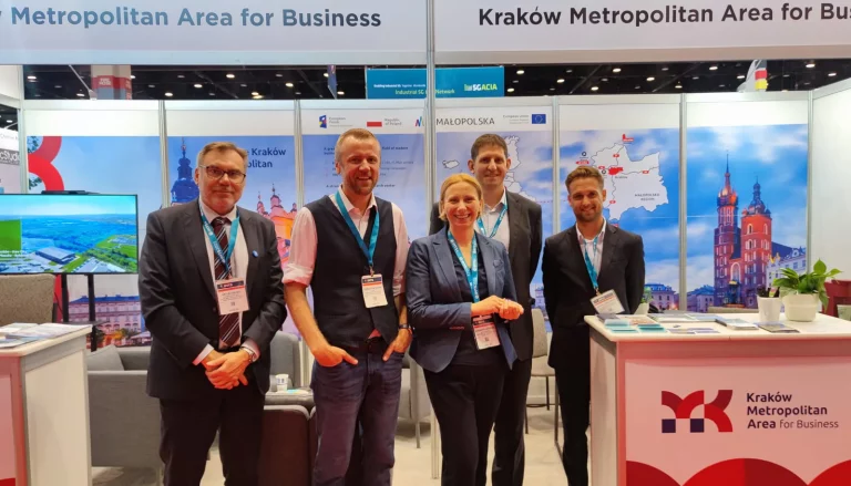Tomasz Popławski of Ingressus (second from left) with the team at the Kraków Metropolitan Area for Business booth at IMTS 2022 in Chicago