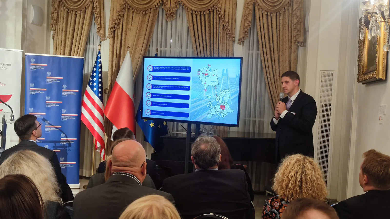 Speaker presenting a slide with a map of Małopolska to guests at the Polish consulate event in Chicago