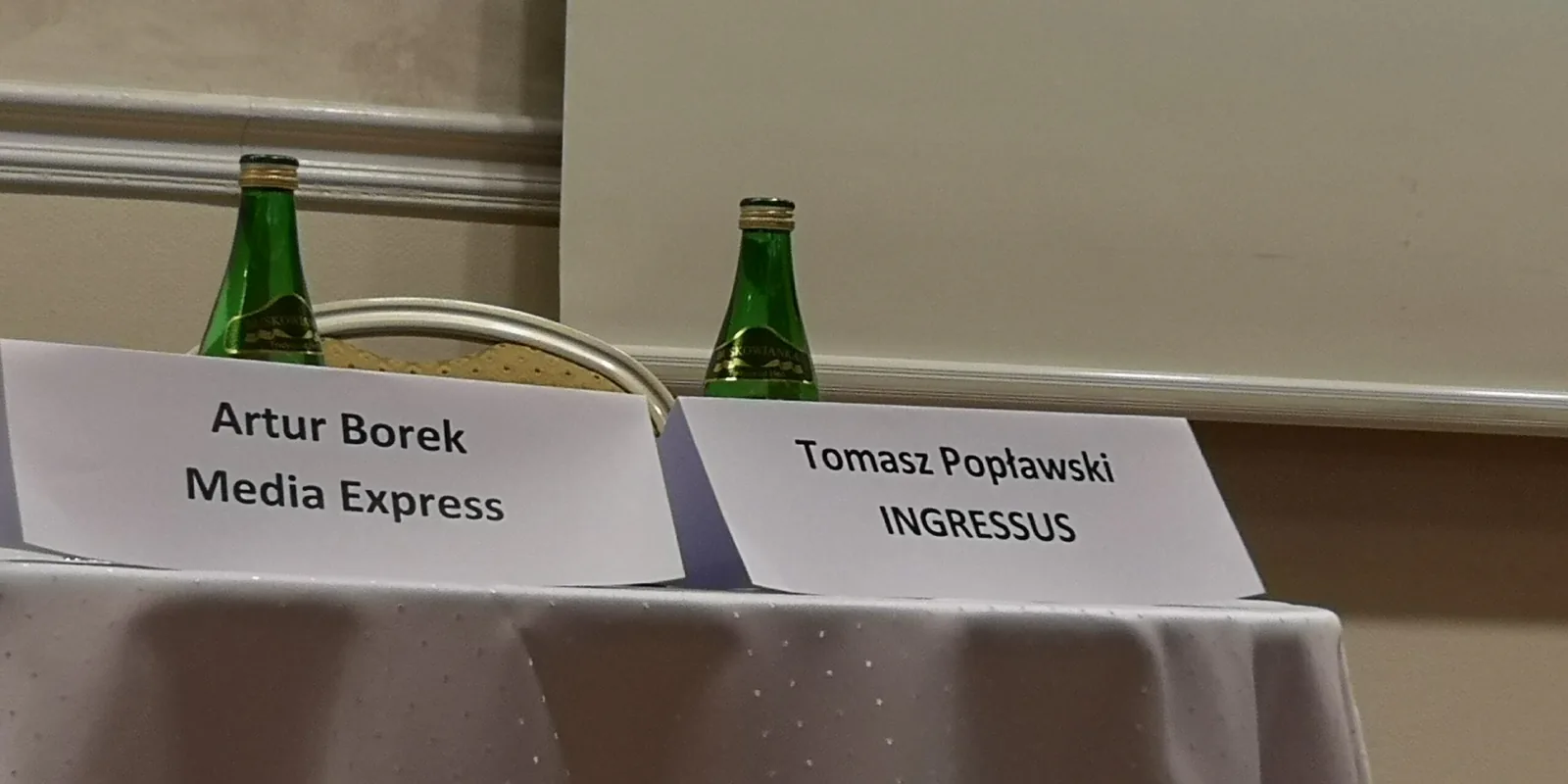Name cards for Tomasz Popławski of Ingressus and Artur Borek of Media Express on the speakers' table at the Busko-Zdrój seminar