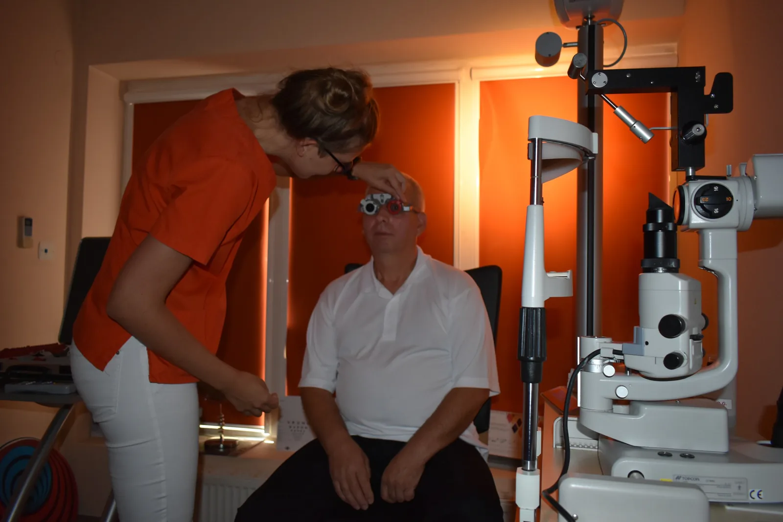 Eye examination with a trial frame next to a slit lamp at the Okulus Plus eye care center in Bielsko-Biała