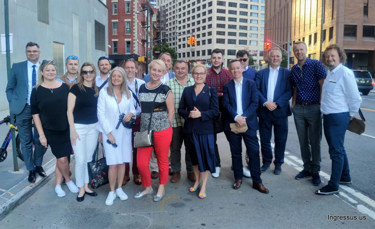 Members of the Małopolska delegation posing together on a New York City street on a summer evening