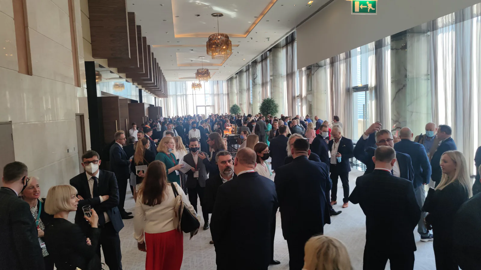 Crowded networking reception in a hotel foyer during the Polish-Arab Economic Forum in Dubai